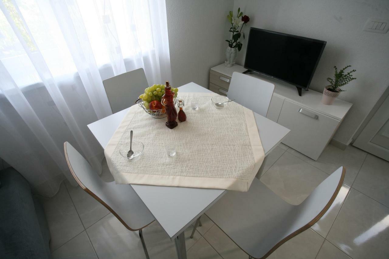 Apartamento Apartman Fantasy Trogir Exterior foto